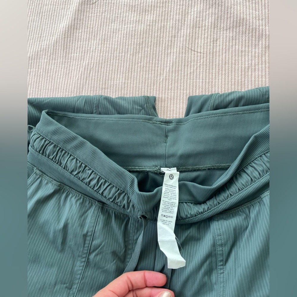 Lululemon dance studio pant mid rise crop green size 8 - Picture 7 of 8